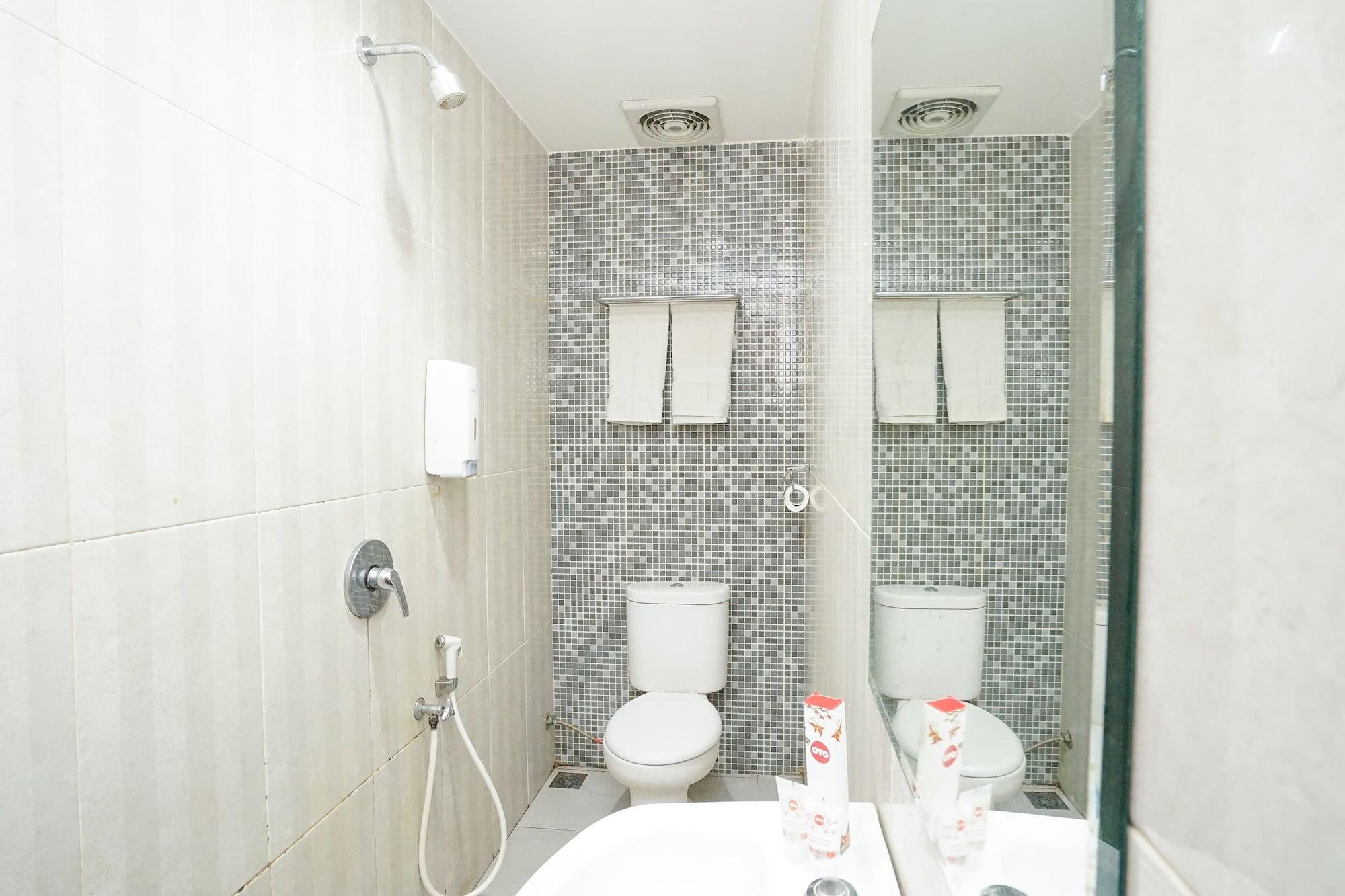 Oyo 277 Rukotel Near Rsu Adi Husada Undaan Kota Surabaya Exteriör bild