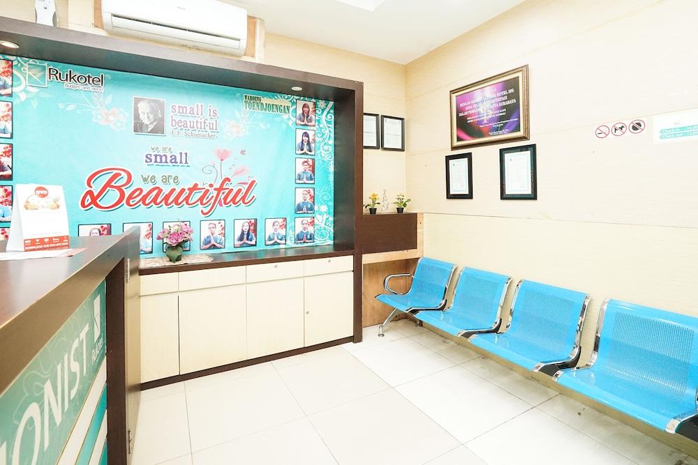 Oyo 277 Rukotel Near Rsu Adi Husada Undaan Kota Surabaya Exteriör bild